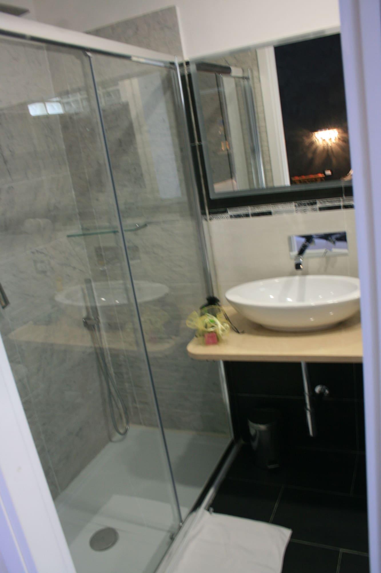 Crystal Rhome Rome Luaran gambar