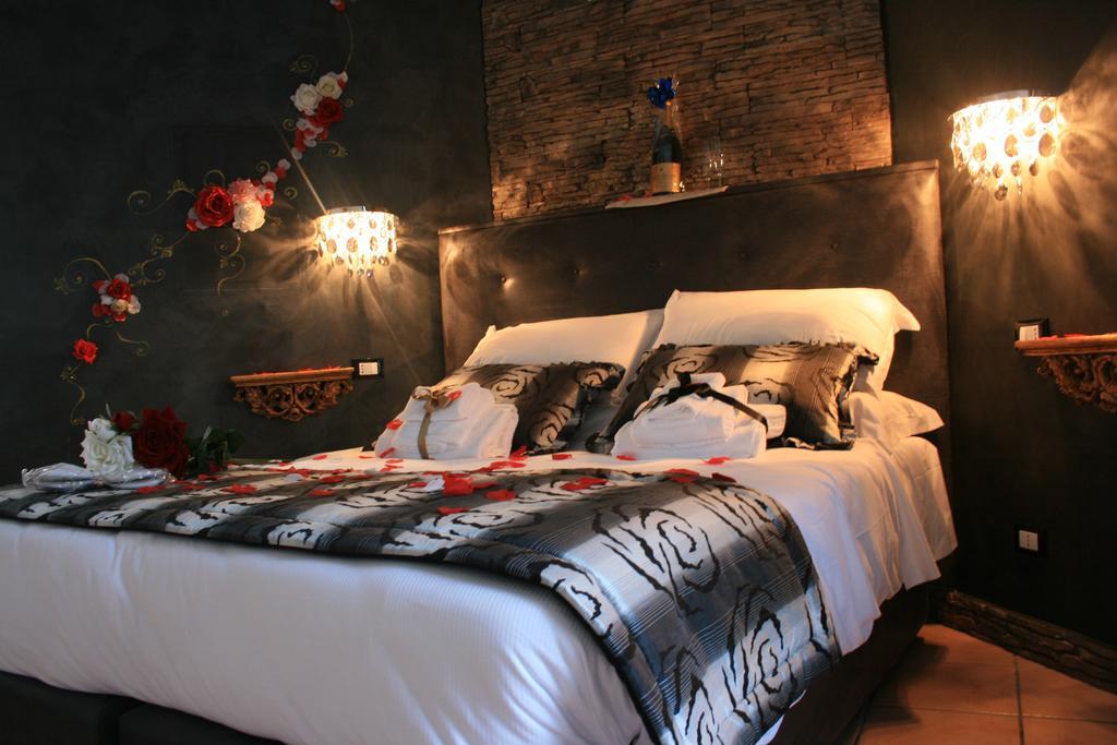 Crystal Rhome Rome Luaran gambar