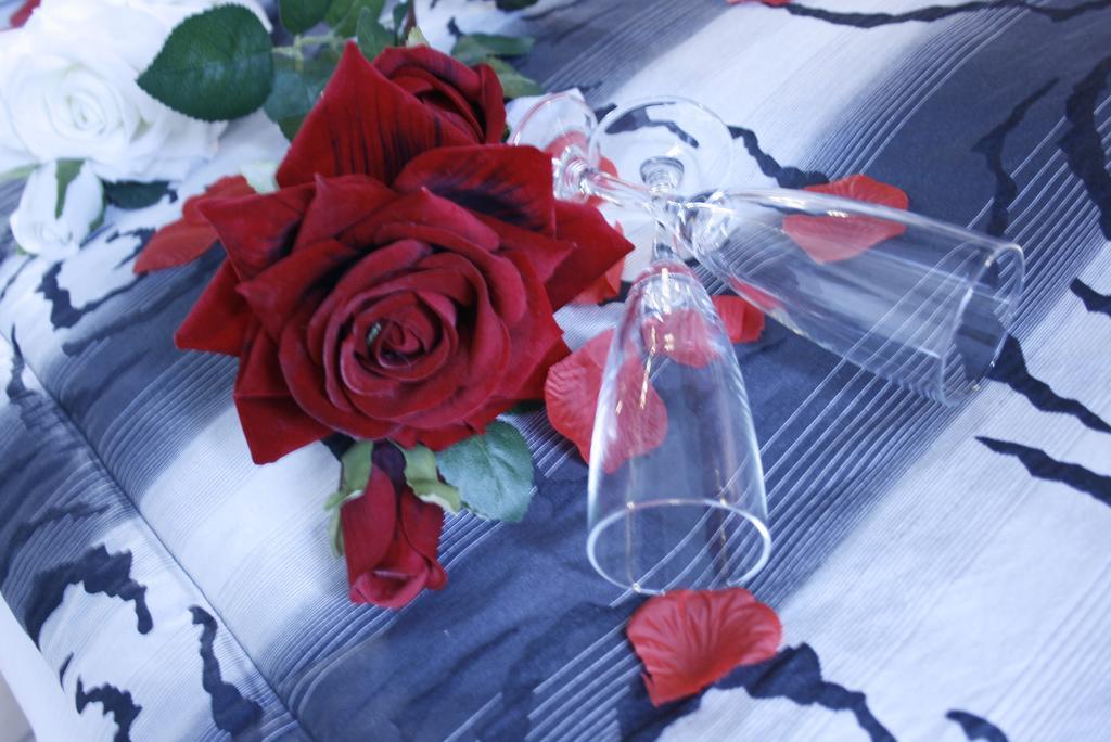 Crystal Rhome Rome Luaran gambar