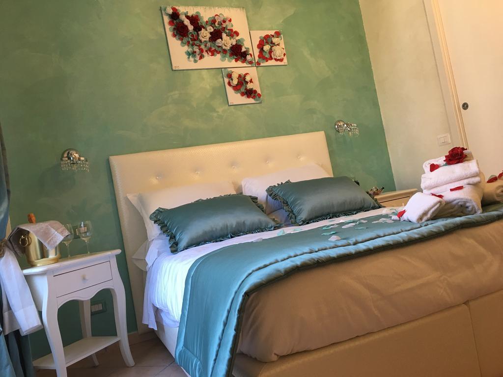 Crystal Rhome Rome Luaran gambar