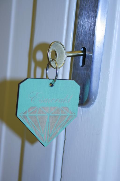 Crystal Rhome Rome Luaran gambar
