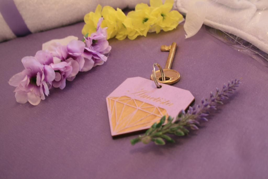 Crystal Rhome Rome Luaran gambar