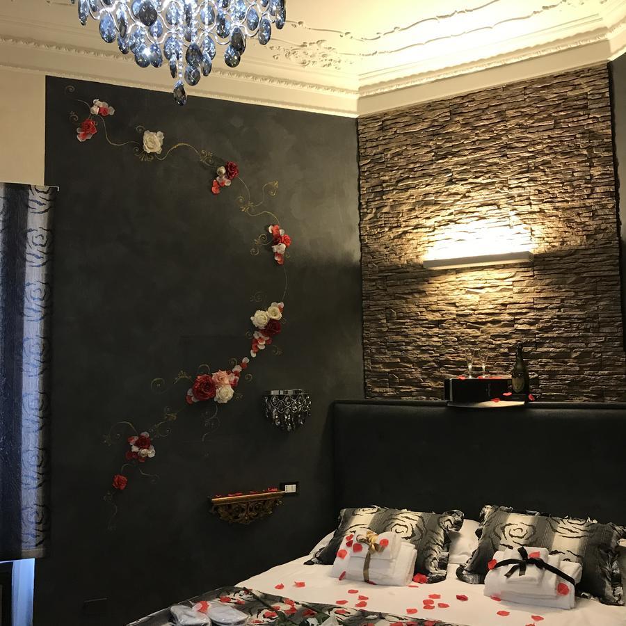 Crystal Rhome Rome Luaran gambar